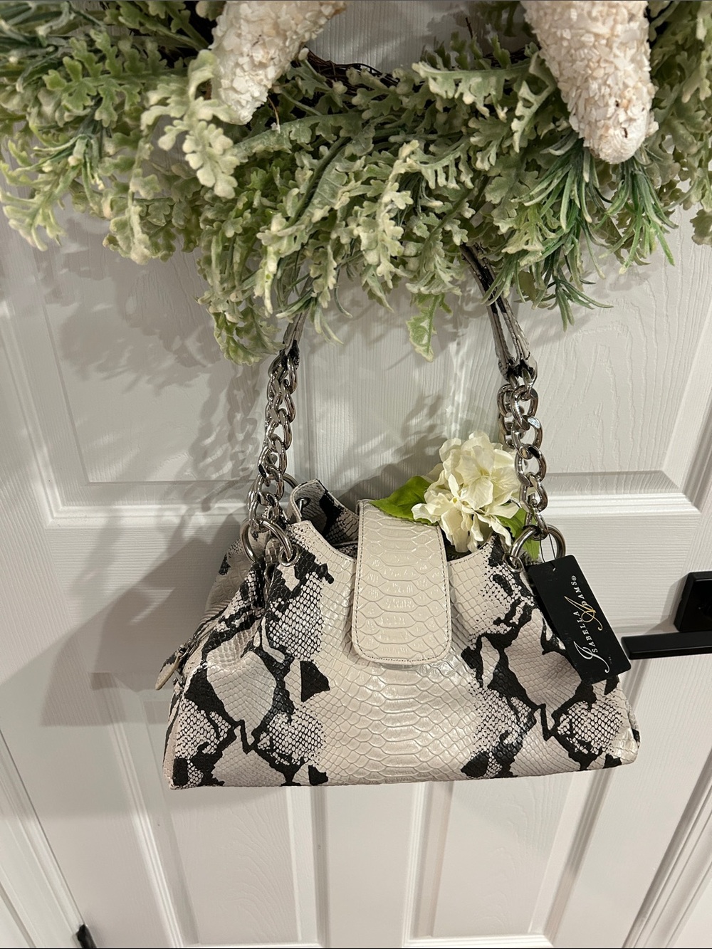 Isabella Adams Shoulder Bag in Cream and Black